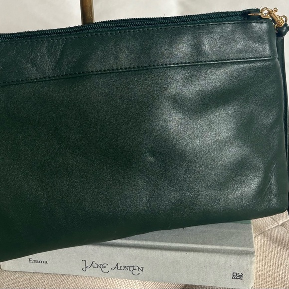 Elegant Vintage Green Suede Crossbody Bag - Picture 3 of 10